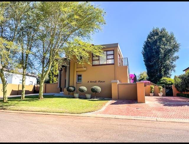 6 BEDROOM HOUSE FOR SALE IN MIDSTREAM ESTATE